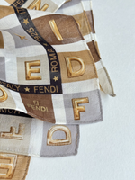 Платок белый с бежевым принтом Fendi