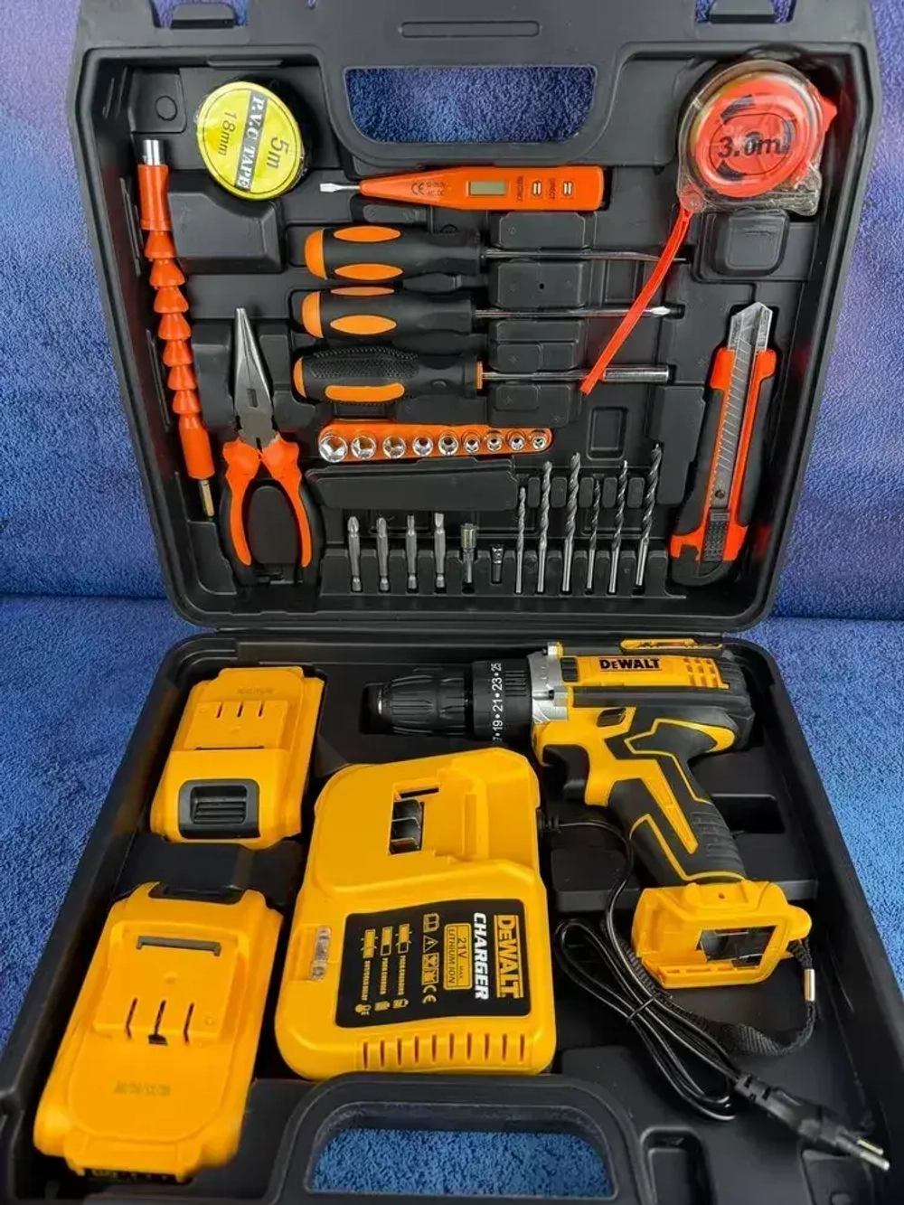 Шуруповерт аккумуляторный Dewalt 21V, 2 АКБ, Дрель-шуруповерт Деволт с набором инструментов