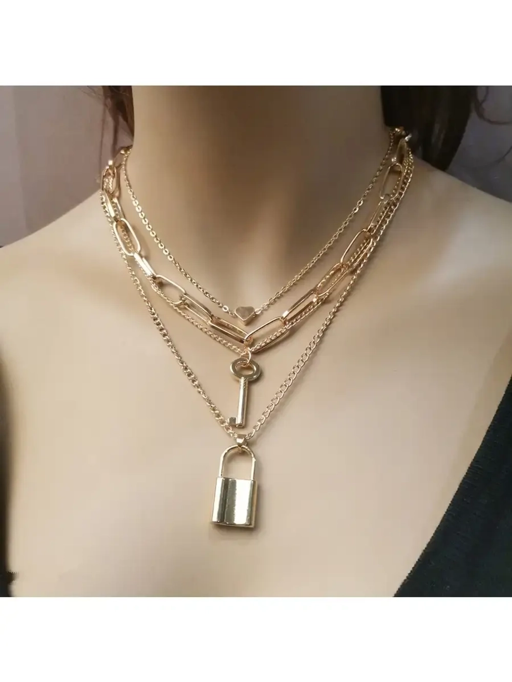 Многослойная золотистая цепочка с подвесками Ключ и Замочек