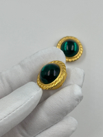 Накладка на пуговицу с зелёным кабошоном