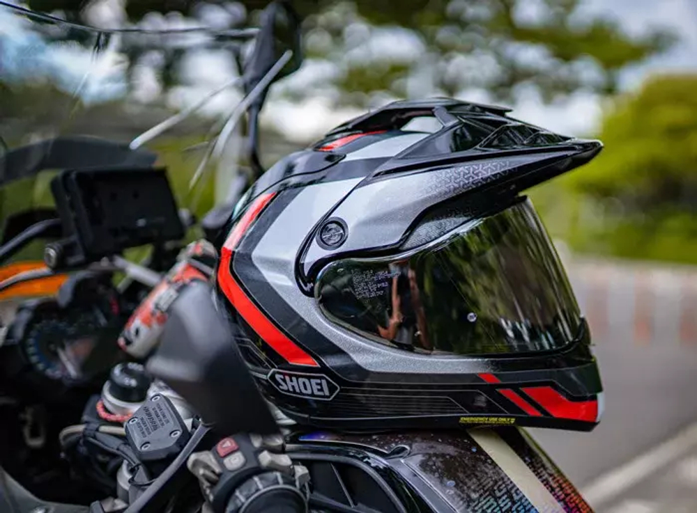 SHOEI Hornet ADV Sovereign TC-1