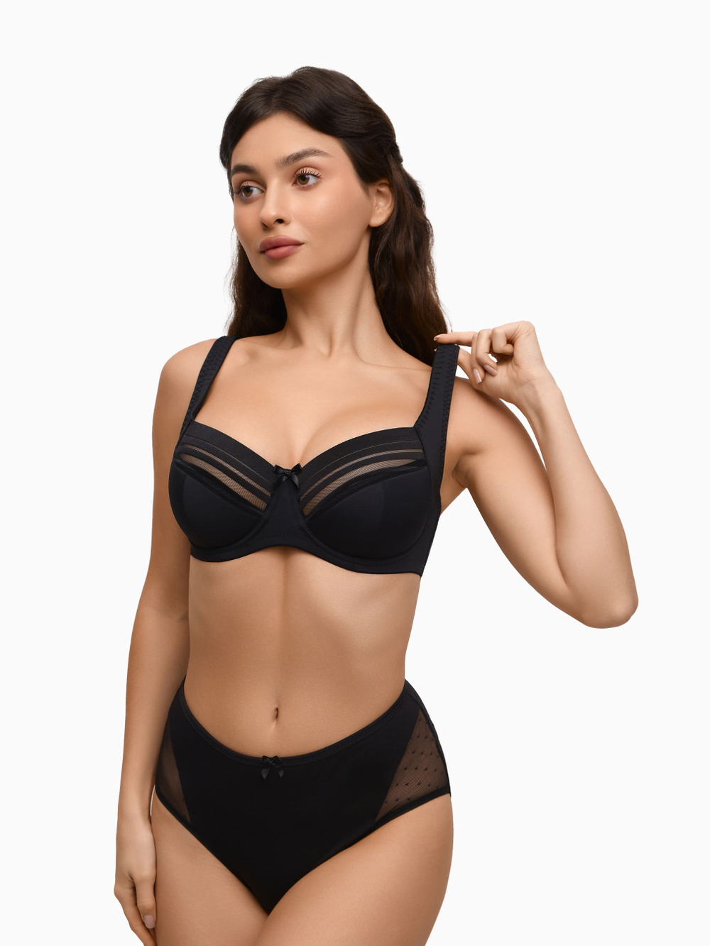 Бюстгальтер OIRO с чашками на спонже и на косточках Lily