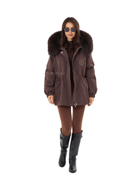 Шоколадная пуховая парка с меховым капюшоном