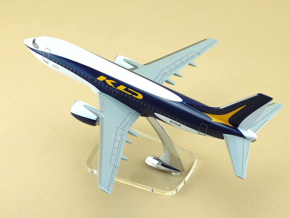 Модель самолета Boeing 737-300 (М1:100, KD Avia)