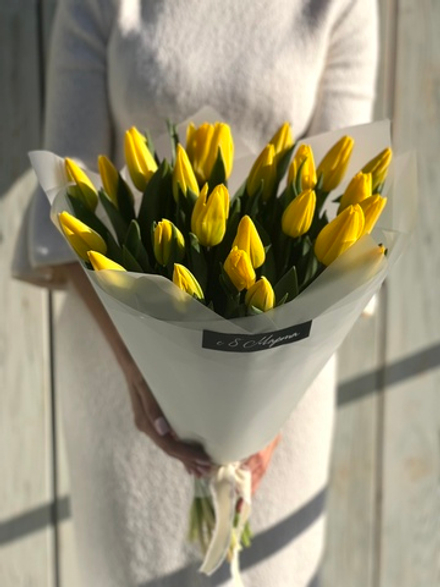 Яркий букет из желтых тюльпанов от Флора Маркет