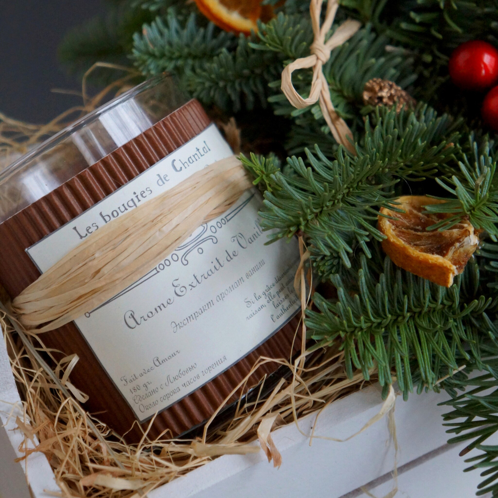 Новогодний ящик с фирменной свечой и нобилисом