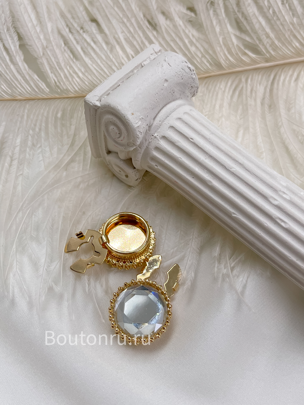 Накладка на пуговицу золотистая камень стразы (клипсы)