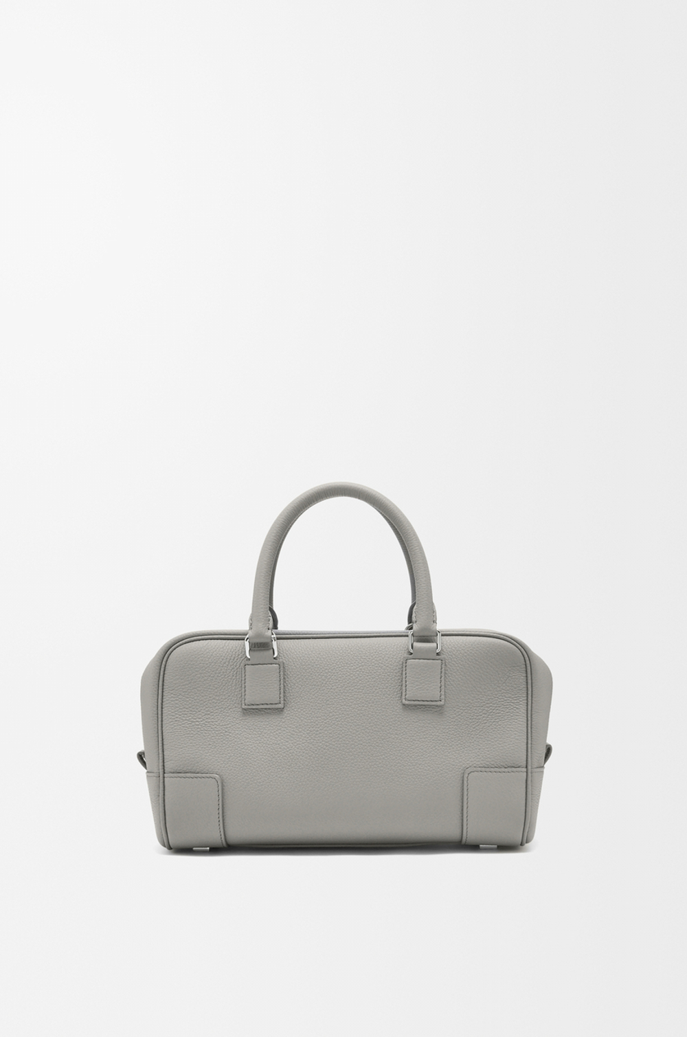 Loewe Сумка Amazona 23 из мягкой зернистой телячьей кожи, жемчужно-серый