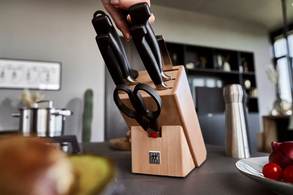 Zwilling Набор из 4 ножей Four Star в бамбуковом блоке