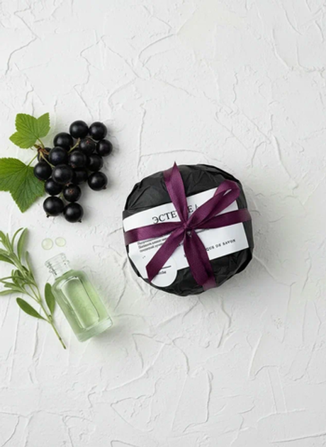 BOUTIQUE DE SAVON Масляная плитка-шайба для тела Смородина, малина и пралине (по мотивам La Vie Est Belle)
