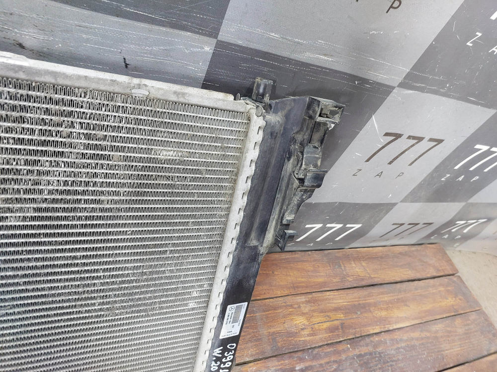 Радиатор двигателя Mercedes E (W212) C (W204) Б/У Оригинал A0995002703