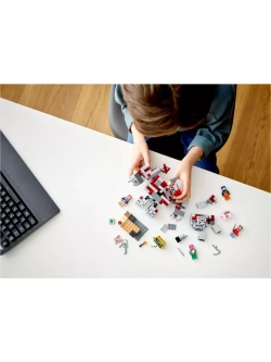 Конструктор Майнкрафт Битва за красную пыль 542 детали