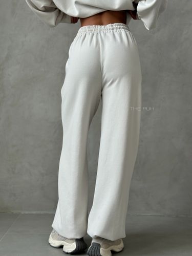 Светло-серый спортивный костюм с вышивкой-лого