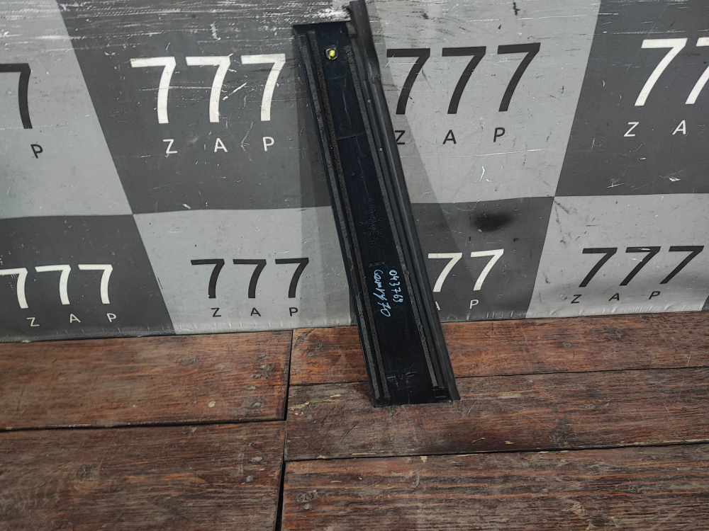 Накладка стойки задней левой Toyota Camry (XV70) 17-нв Б/У Оригинал 7576233100