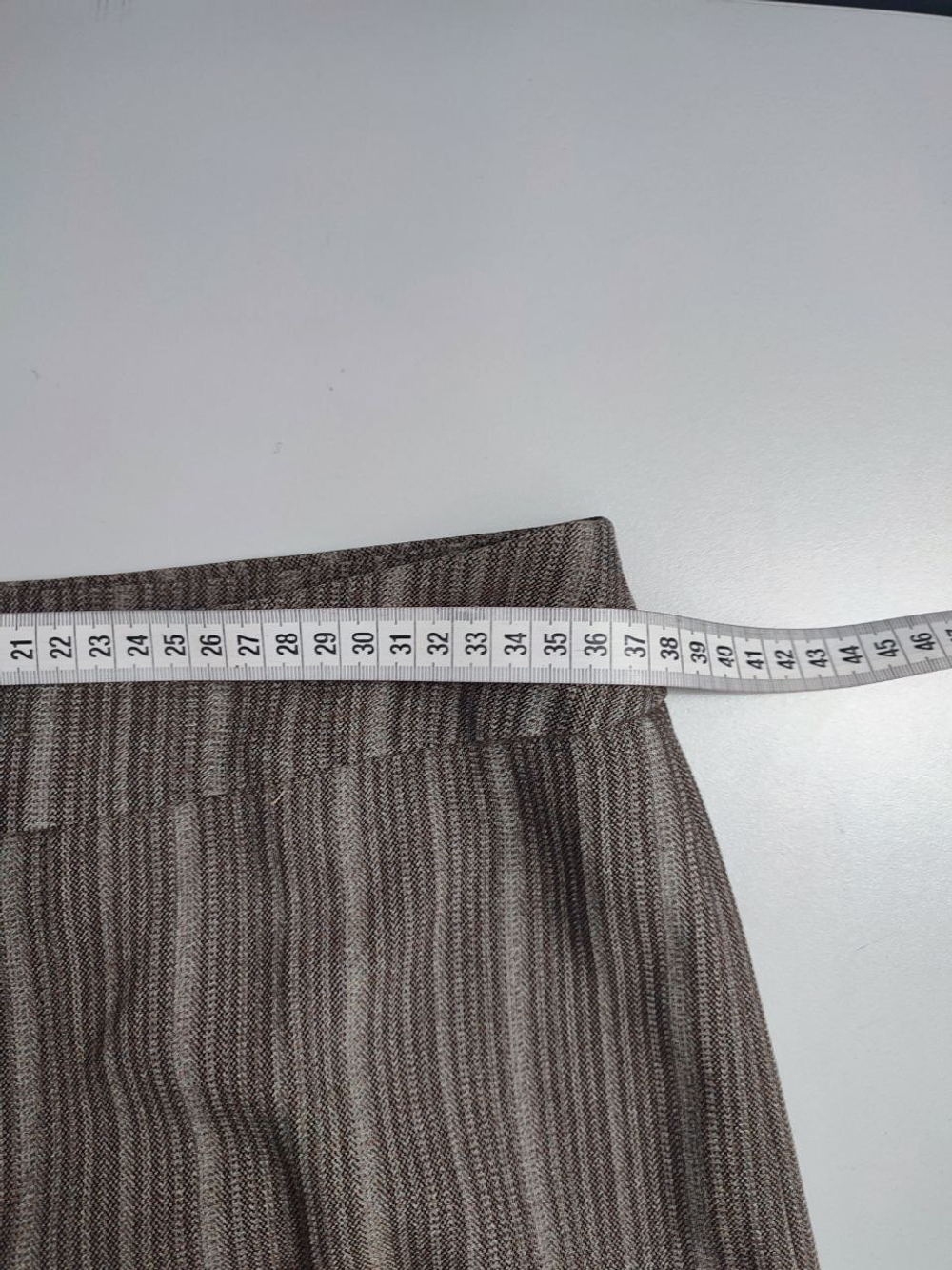 Брюки бежевые в полоску 46 размер