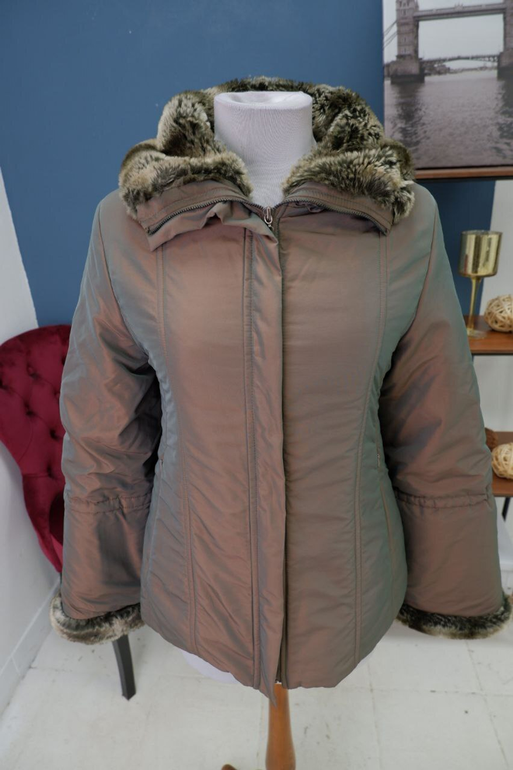 Куртка Victoria зимняя 40/42 размер