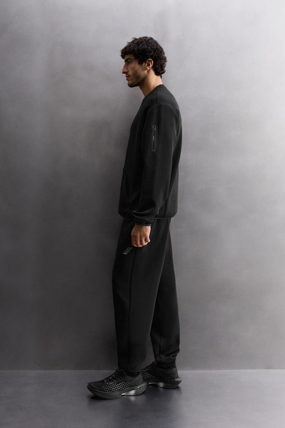 ZARA ТЕХНИЧЕСКАЯ ТОЛСТОВКА С КРУГЛЫМ ВЫРЕЗОМ, ЧЕРНЫЙ