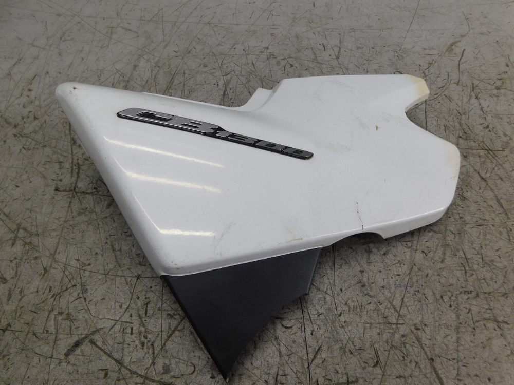 Пластик боковой правый Honda CB1300 SC54 SC62 83600-MEJH-9000