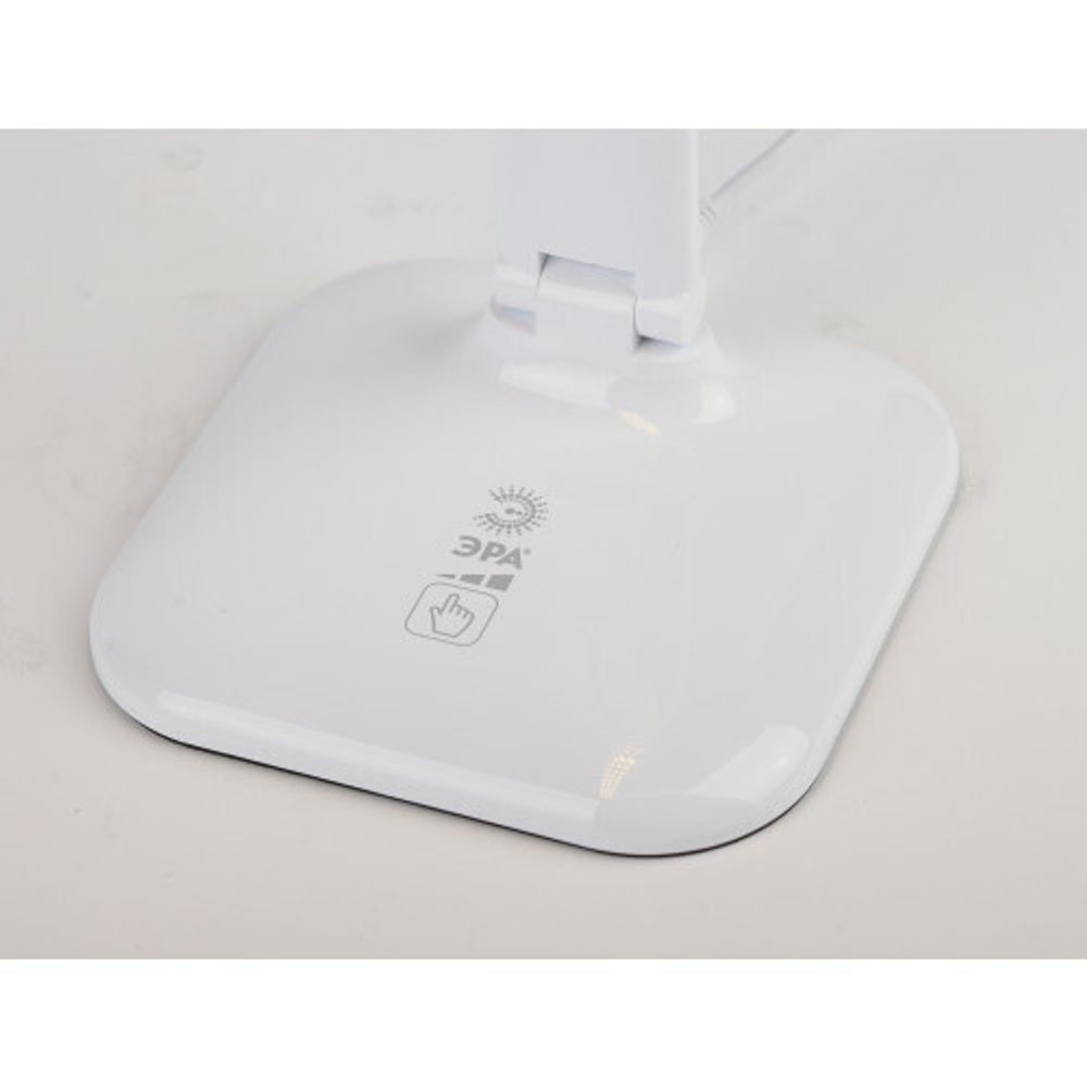 Настольный светильник ЭРА NLED-462-10W-W светодиодный белый