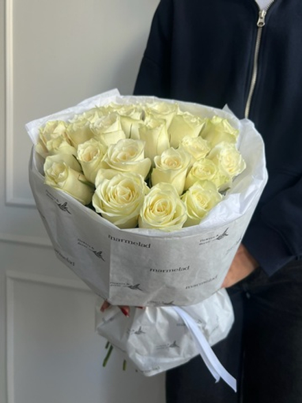 Букет из белой розы (50см) 25 шт в оформлении