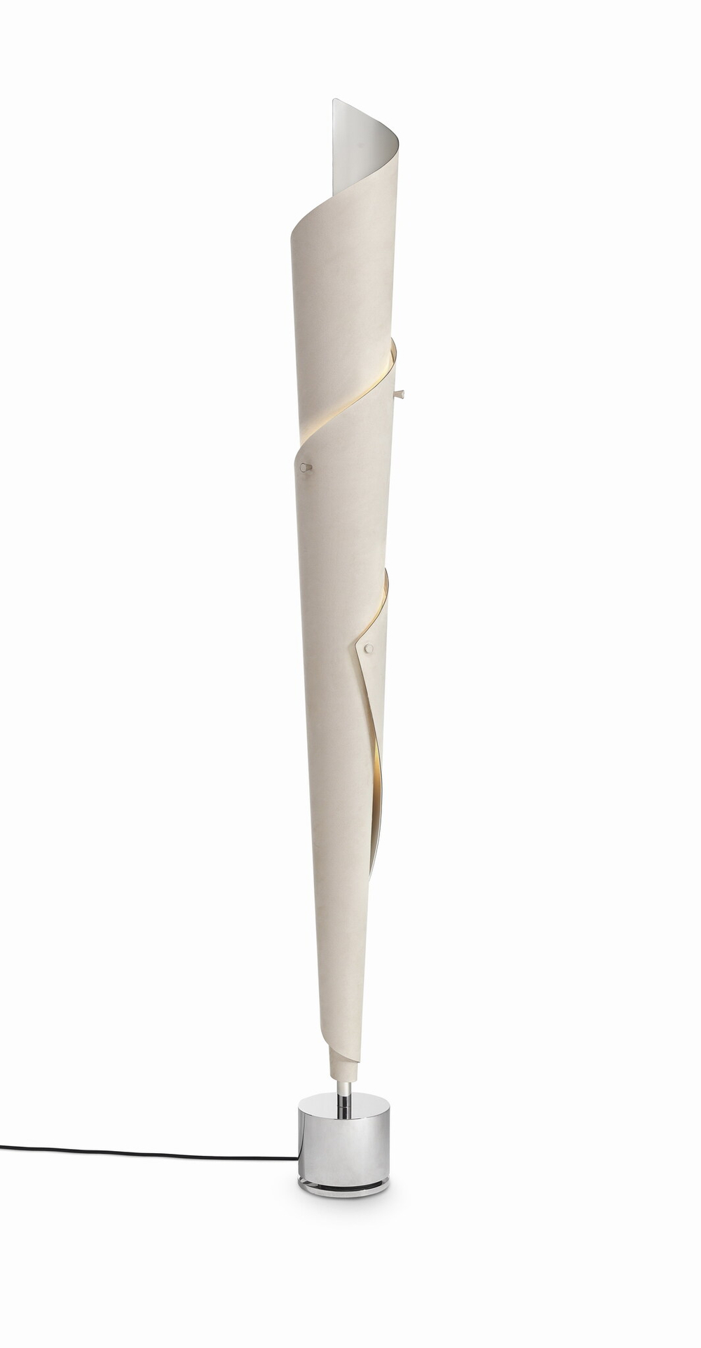 Гардероб Yomei Loop light sculpture and coat rack