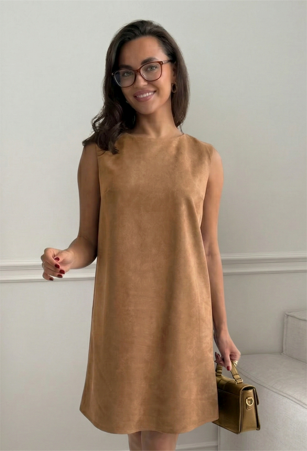 Бежевое женское платье-сарафан из экозамши