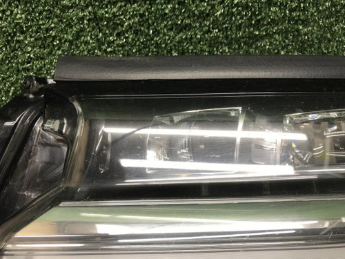 Фара левая Toyota Land Cruiser 300 21-нв LED