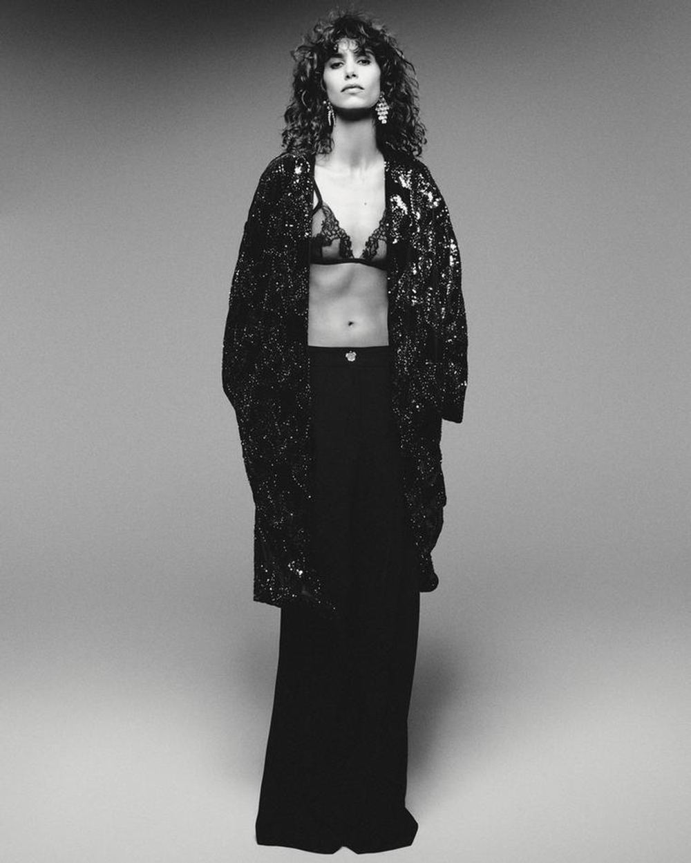 ZARA БАРХАТНОЕ ПАЛЬТО С ПАЙЕТКАМИ И БИСЕРОМ, ЧЕРНЫЙ