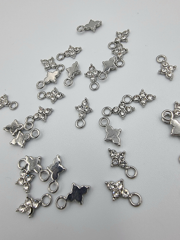 Подвеска-украшение для нижнего белья маленький ромбик серебро/стразы