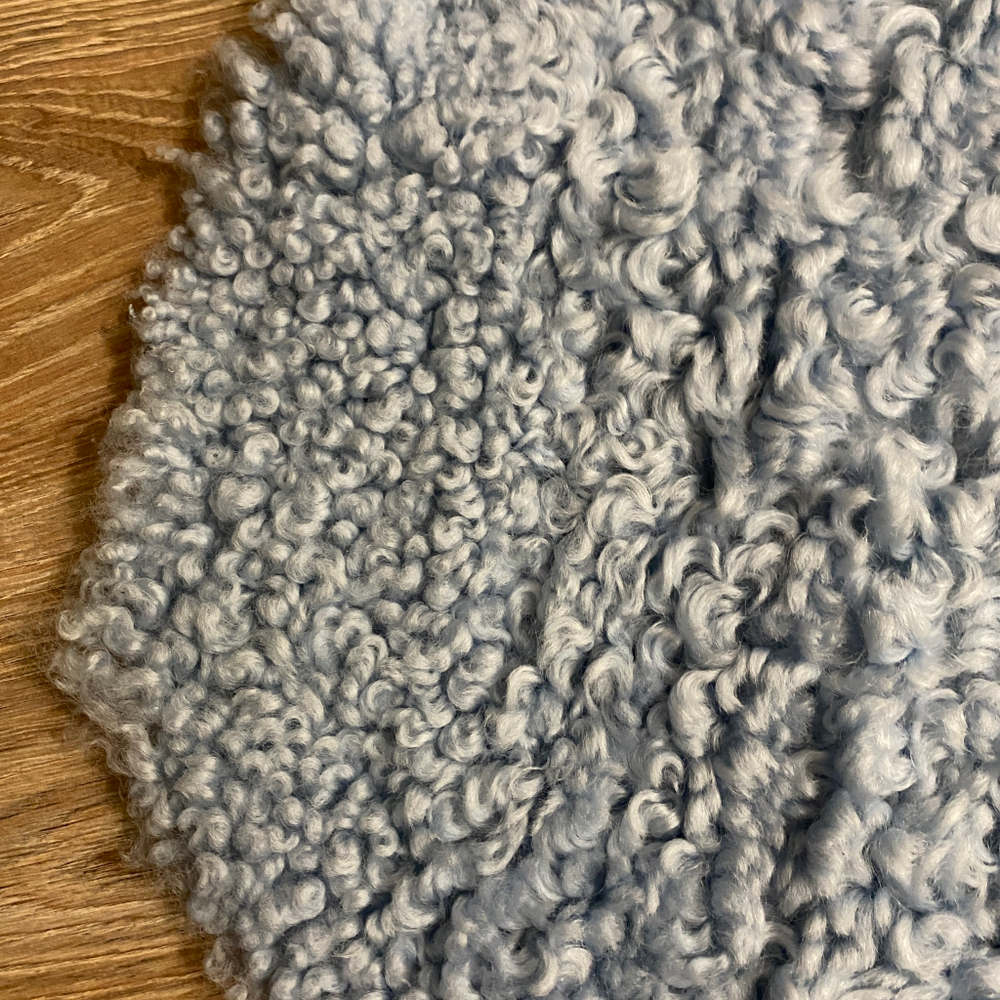 Шкура коврик меховой прикроватный овчина, керли  110х85 см.