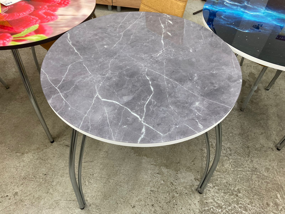 Стол неразд стеклянный Круг подстолье чайка хром Мрамор серый фп