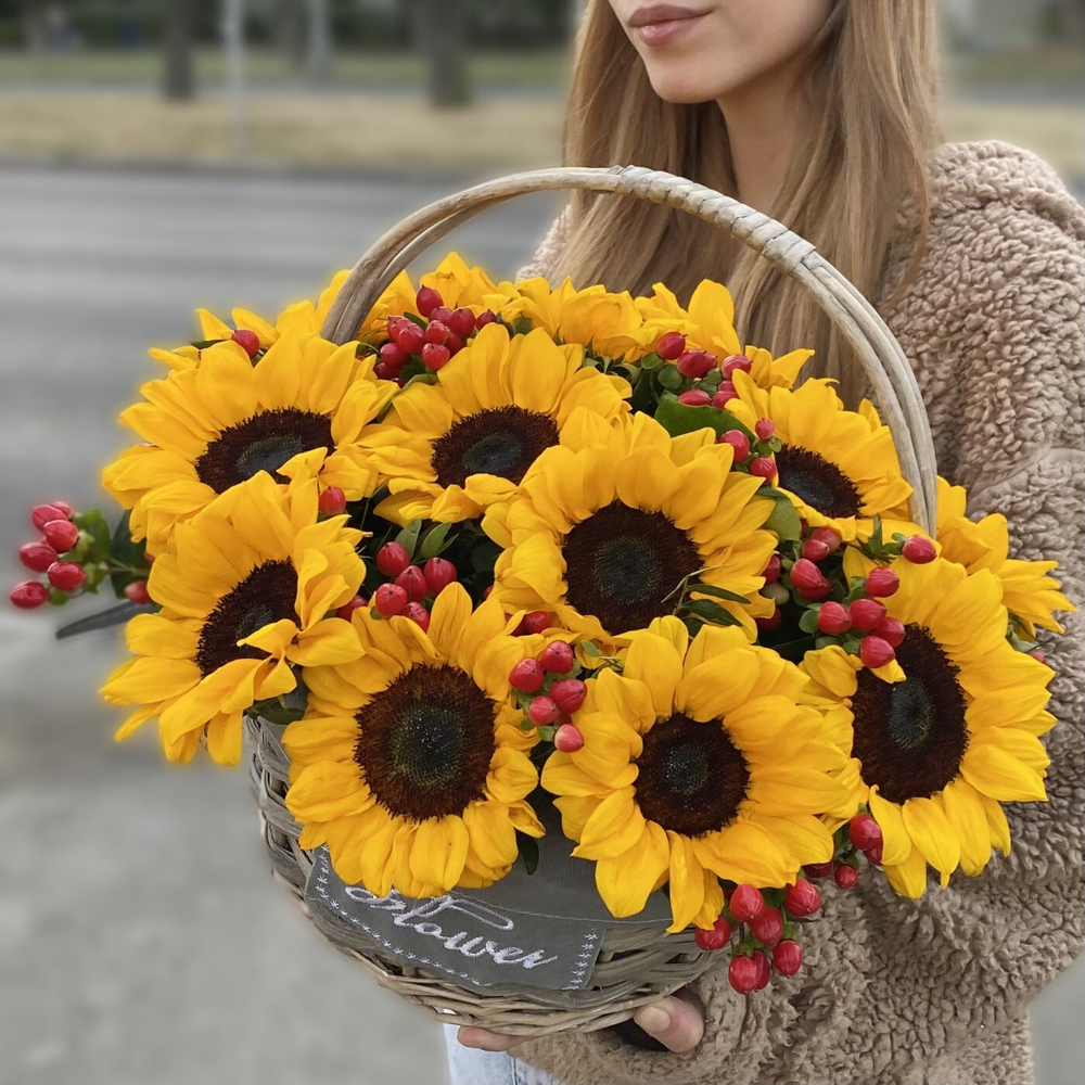 Композиция из подсолнухов в корзине "Sunny Basket" купить в Алматы