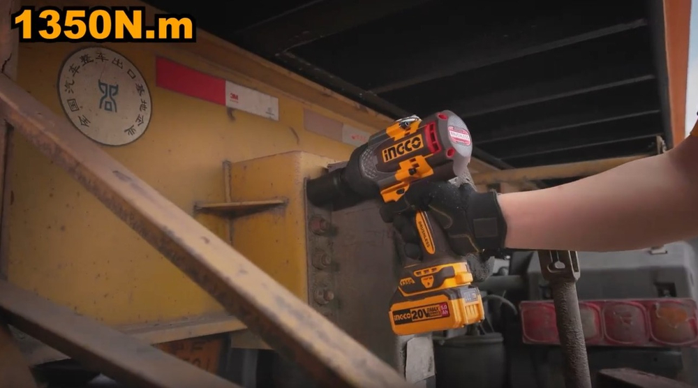 Аккумуляторный бесщёточный ударный гайковёрт INGCO CIWLI201351 INDUSTRIAL 20 В 1/2" 1350 Нм / 1900 Нм