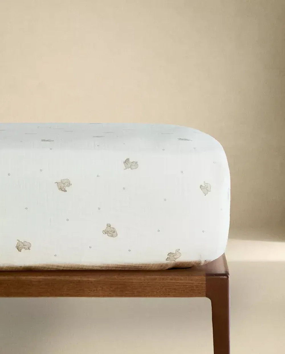 ZARA HOME ДЕТСКАЯ ПРОСТЫНЯ НА РЕЗИНКЕ С ПРИНТОМ "СЛОН", СЕРЫЙ