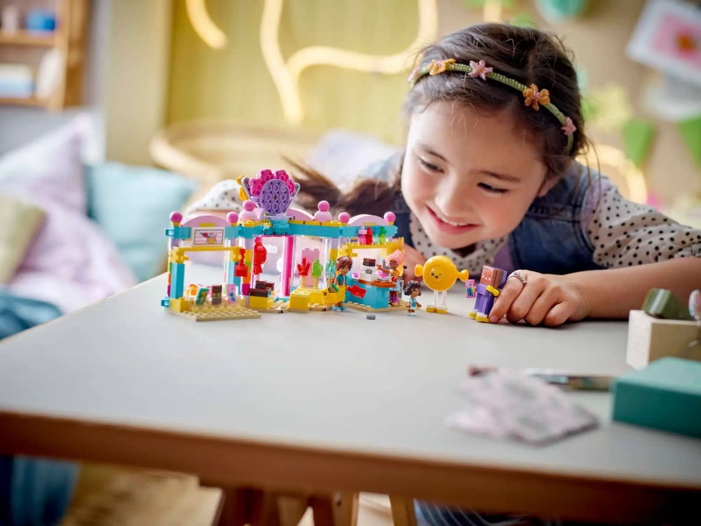 Конструктор LEGO Friends 42649 Кондитерская в Хартлейк-Сити