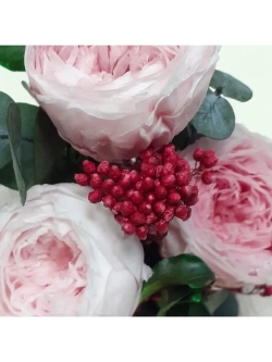 композиция из пионов, эвкалипта, лимониума