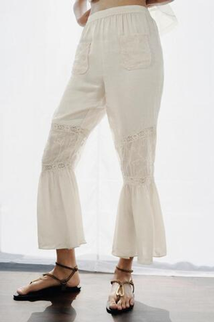 ZARA КОМБИНИРОВАННЫЕ БРЮКИ С ЦВЕТОЧНОЙ ВЫШИВКОЙ И КРУЖЕВОМ, ЖЕЛТОВАТО-БЕЛЫЙ