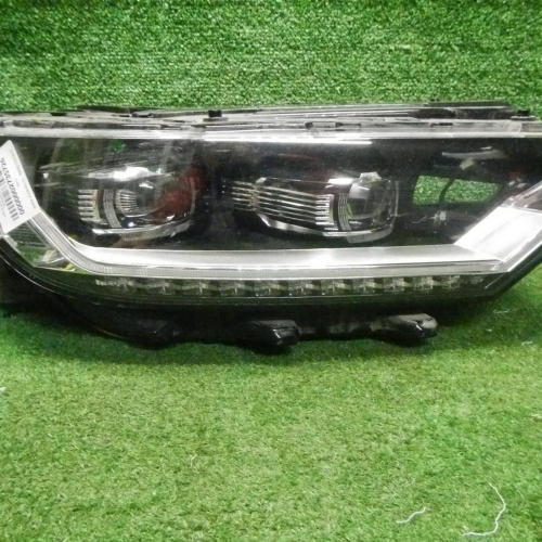 Фара правая VW Passat B8 (2014-2020) LED
