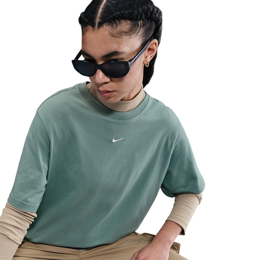 Баскетбольная женская футболка Nike Sportswear Essentials Green T-Shirt