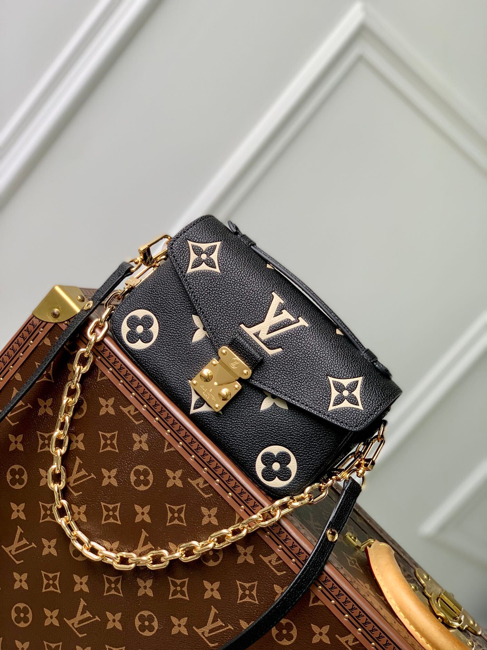 Louis Vuitton Pochette Metis East West