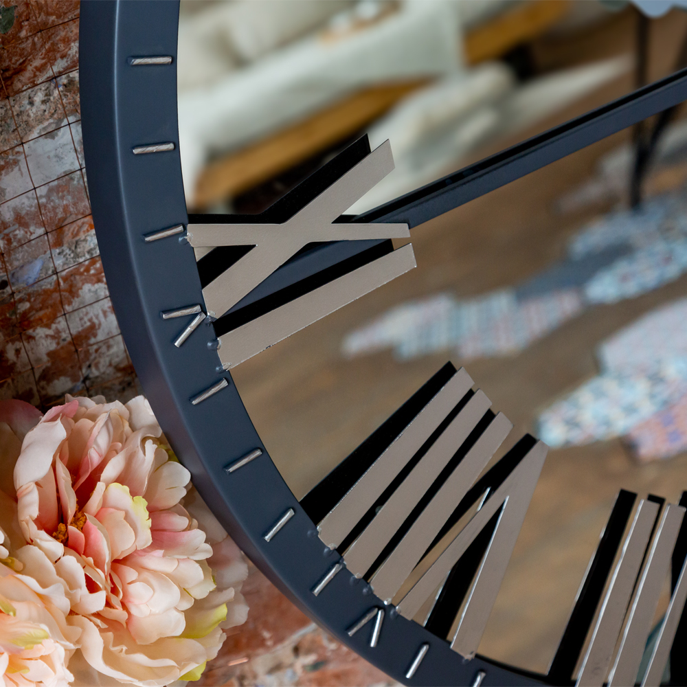 Часы зеркальные Объект мечты Энтони сильвер