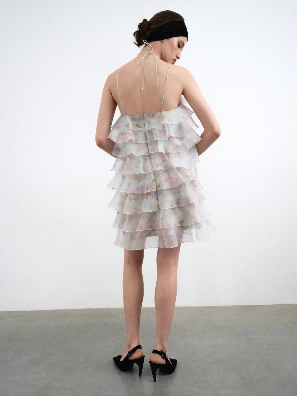 Далия мини (Dahlia mini), платье мини из голубой органзы с цветочным принтом 