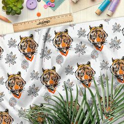Ткань кулирная гладь головы тигров и эскизы листьев на белом фоне
