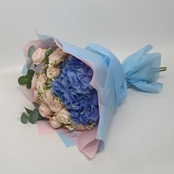 Букет из роз и гортензии Кира