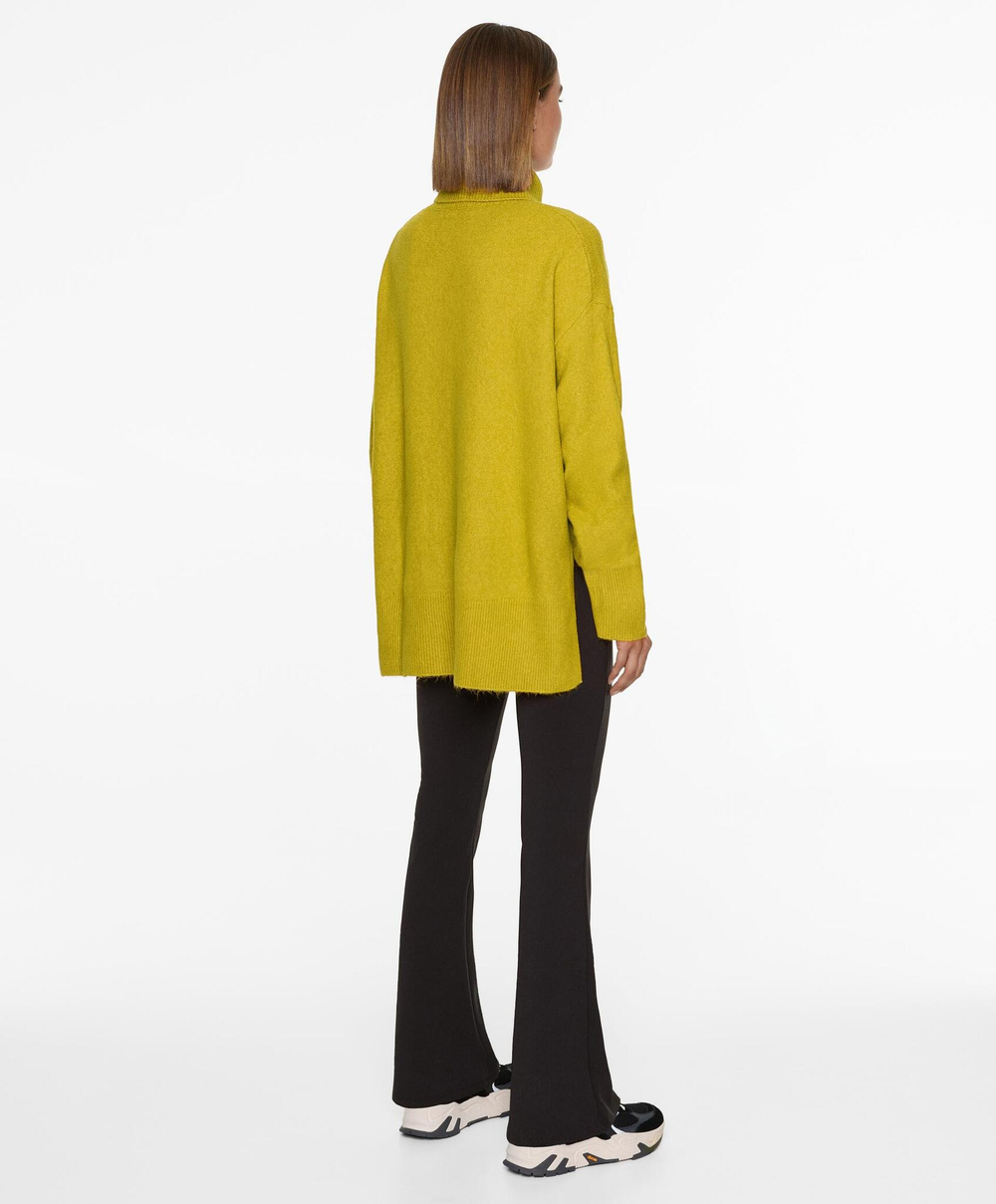 Oysho Вязаный свитер с высоким воротником, горчичный