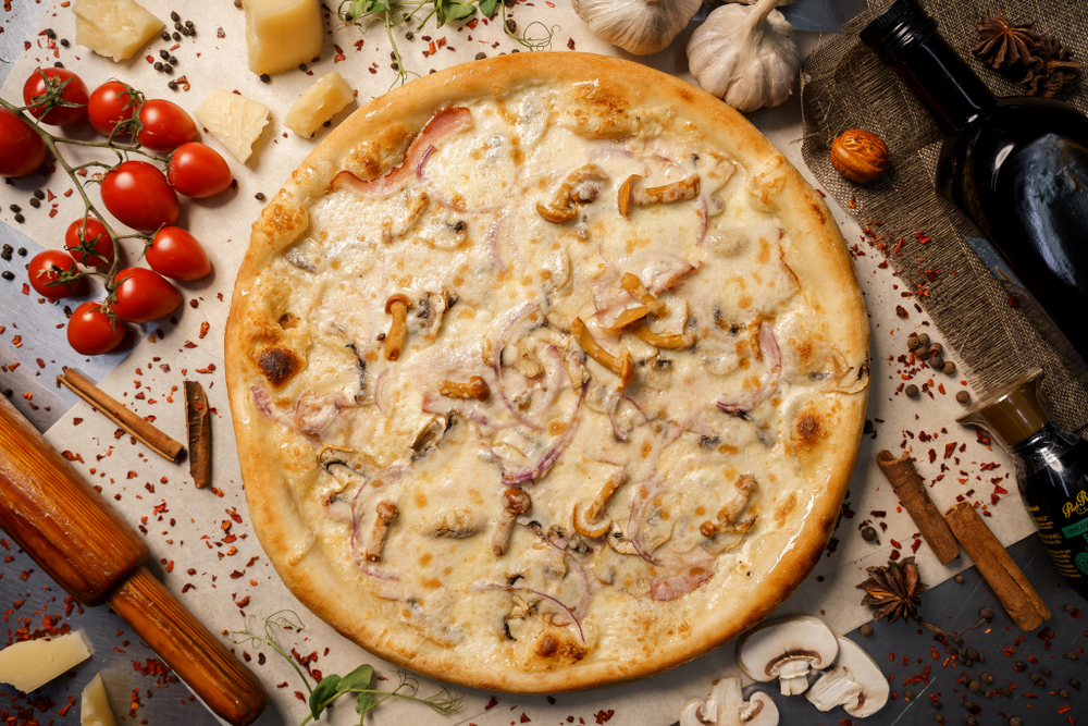 Пицца с Беконом и Грибами
