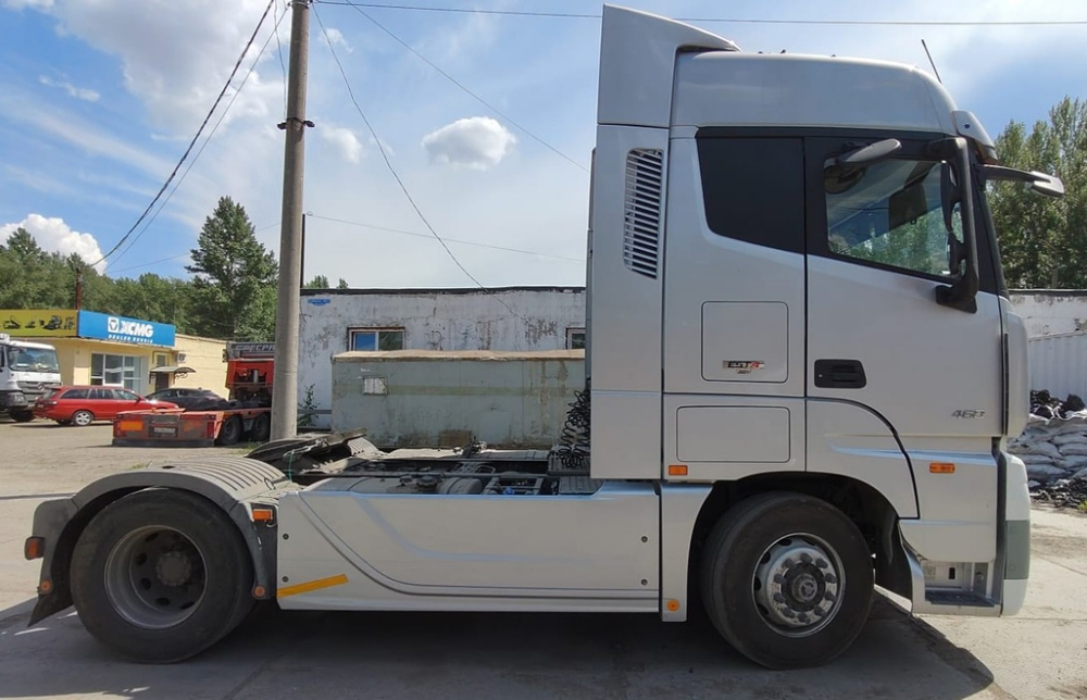 Foton AUMAN 4x2 Седельный тягач BJ4189SLFKA (Дизельный, 11,8 л, 470 л.с. МТ)