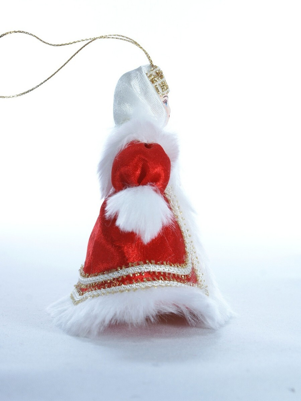 Кукла-подвеска в зимнем девичьем костюме