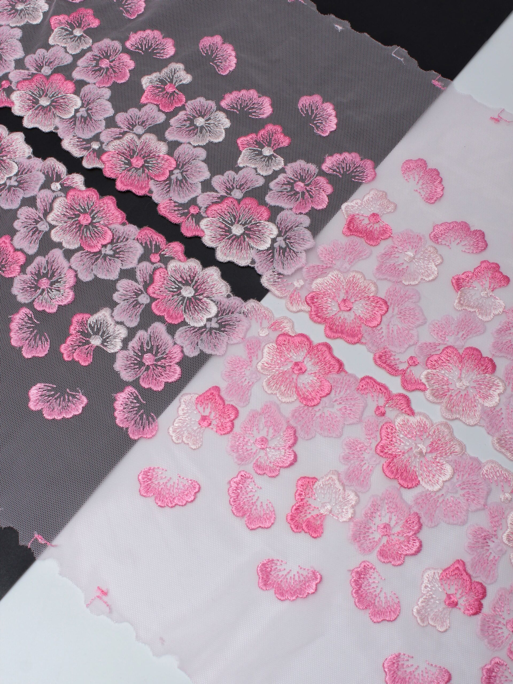 Вышивка на сетке нежно-розовая ширина 18 см (2 стороны)