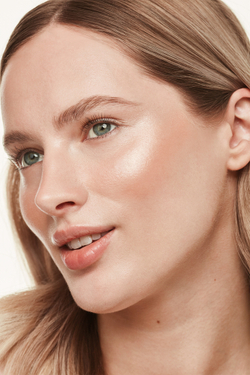 Bourjois Maxi Round Pot Highlighter - рассветный оттенок 003 Champagne, 7 g